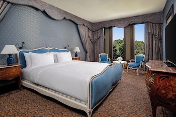 Royal Suite, Smoking