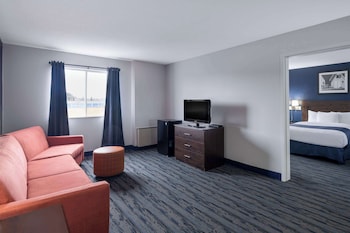 Suite, 1 King Bed, Non Smoking (One-Bedroom Suite)