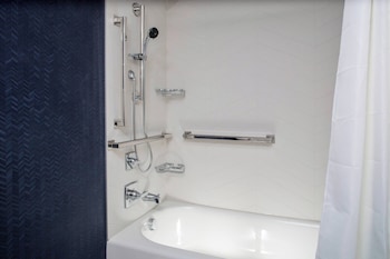 Room, 1 King Bed, Hearing Accessible (Accessible Bathtub)