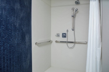 Room, 1 King Bed, Hearing Accessible (Accessible Bathtub)