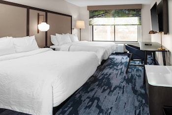Room, 2 Queen Beds, Hearing Accessible (Accessible Bathtub)