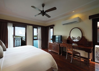 One Bedroom Suite on Water