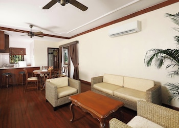 One Bedroom Suite on Water