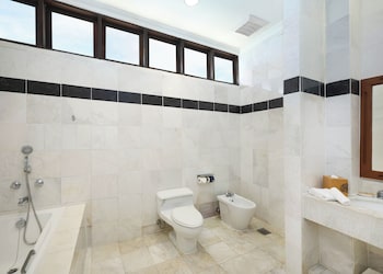 One Bedroom Suite on Water