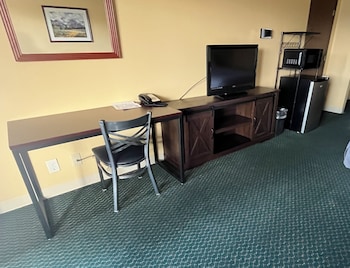Standard room with two queen beds smok