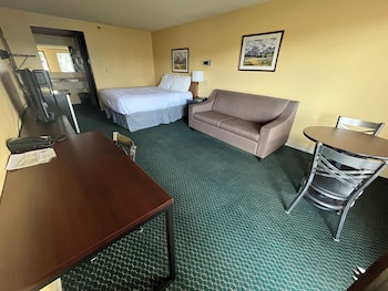 Standard room with two queen beds smok
