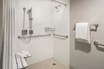 Room, 2 Double Beds, Balcony (Mobility/Hearing Access, Roll-In Shwr)