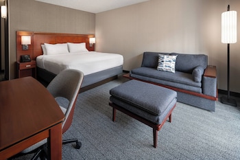 Room, 1 King Bed with Sofa bed, Balcony (Mobility/Hearing Accessible, Tub)