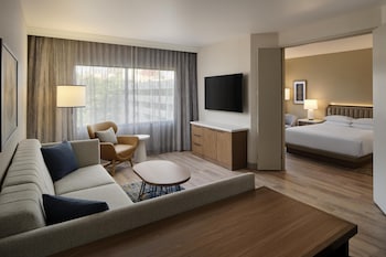 Deluxe Suite, 1 King Bed with Sofa bed (Top Floor)