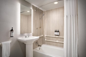 Suite, 1 King Bed, Bathtub