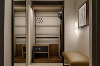 Suite, 1 King Bed, Bathtub