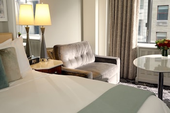 Grand Studio, 1 King Bed