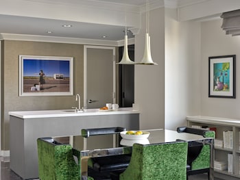 Pop Art 1-Bedroom Suite