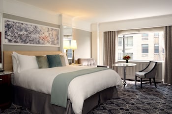 Grand Room, 1 King Bed, Accessible (Hearing Accessible)