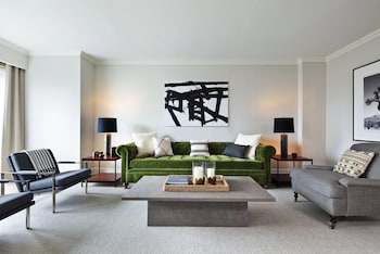 Nate Berkus 1-Bedroom Apartment