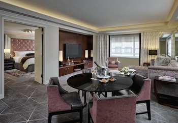 Glamour 1-Bedroom Suite