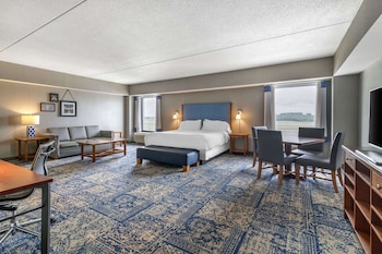 Suite, 1 King Bed, Non Smoking, Kitchenette (Living Room;with Sofabed)