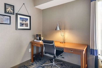 Suite, 1 King Bed, Non Smoking, Kitchenette (Living Room;with Sofabed)