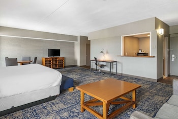 Suite, 1 King Bed, Non Smoking, Kitchenette (Living Room;with Sofabed)