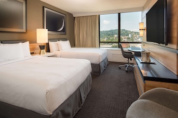 Room, 2 Double Beds, City View