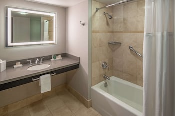 Suite, 2 Double Beds, Accessible, Bathtub (Mobility & Hearing)