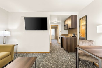 Suite, 1 King Bed, Non Smoking, Kitchenette (Living Room;with Sofabed)
