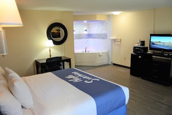 Deluxe Suite, 1 King Bed, Smoking