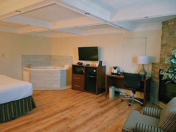 Suite, 1 King Bed with Sofa bed