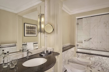 Executive Room, 1 King Bed