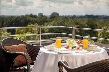 Premium Suite, 1 King Bed, Park View