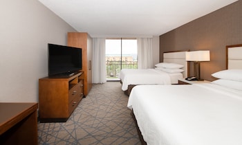 Suite, 2 Queen Beds, Accessible, Bathtub
