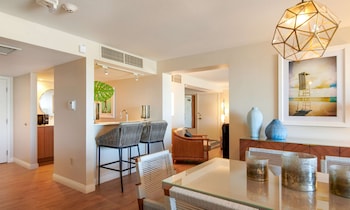 Suite (Sunset)