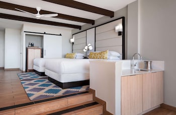 Studio, 2 Queen Beds, View (with Firepit)