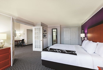 Suite, 1 King Bed, Non Smoking
