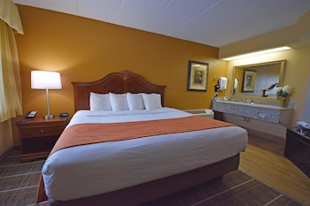 Suite, 1 King Bed, Non Smoking, Jetted Tub (Living Room;with Sofabed)