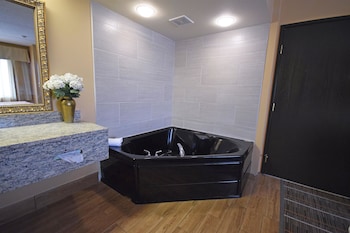 Suite, 1 King Bed, Non Smoking, Jetted Tub (Living Room;with Sofabed)
