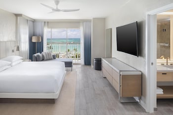 Room, 1 King Bed, Balcony (Partial Ocean Front)
