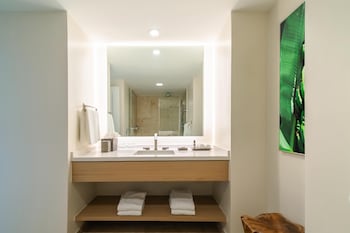 Room, 1 King Bed (Resort and Ocean View)