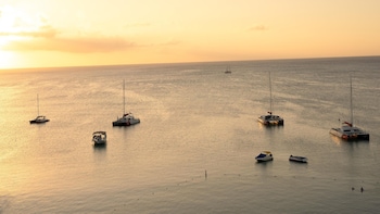 Studio, 1 King Bed, Balcony, Oceanfront (Sunset)