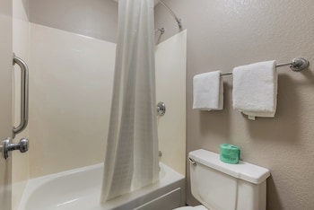 Deluxe Room, 2 Queen Beds, Non Smoking