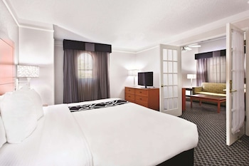 Suite, 1 King Bed, Non Smoking