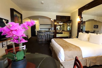 Standard Room, 1 Queen Bed, Non Smoking, Refrigerator