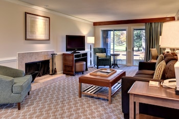 Deluxe One Bedroom Condo