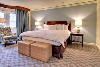 Deluxe One Bedroom Condo