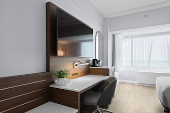 Room, 1 Queen Bed, Roll-in Shower (Accessible)
