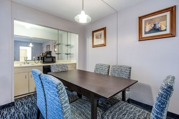 Deluxe Suite, 2 Queen Beds
