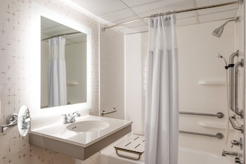 Suite, 2 Bedrooms, Accessible Bathtub (Communications)