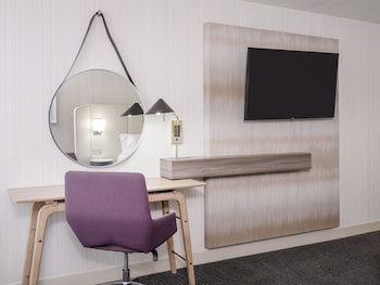 Standard Room, 2 Queen Beds, Accessible Bathtub (Communications)