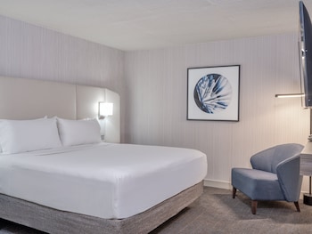 Suite, 2 Bedrooms, Accessible Bathtub (Communications)