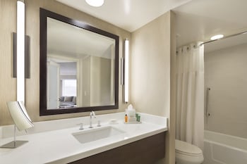 Deluxe Corner King Junior Suite